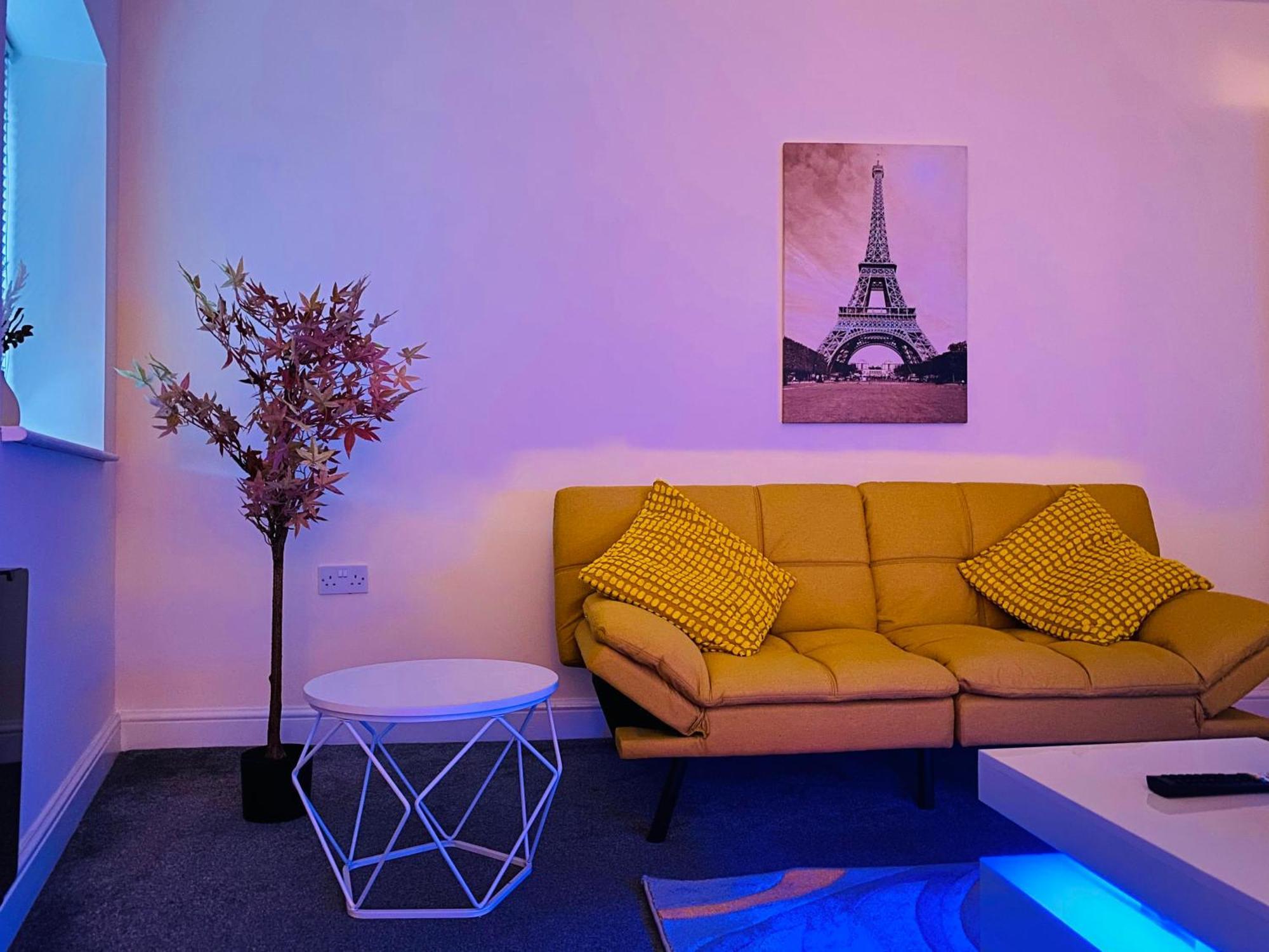 Merridale Executive Apartment, Gb Relocations Ltd - Free Parking, Free Wifi, Free Netflix Apartment