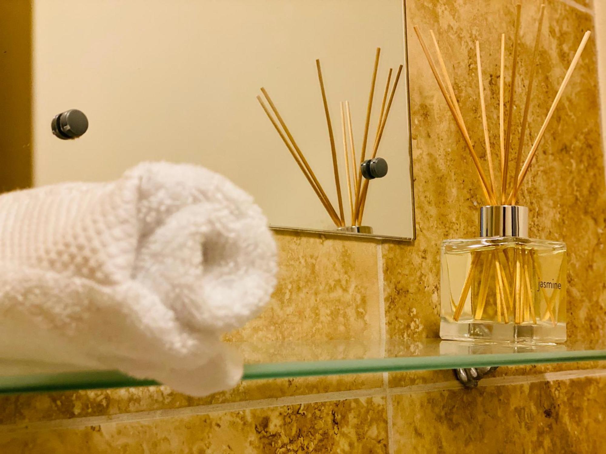 Merridale Executive Apartment, Gb Relocations Ltd - Free Parking, Free Wifi, Free Netflix *