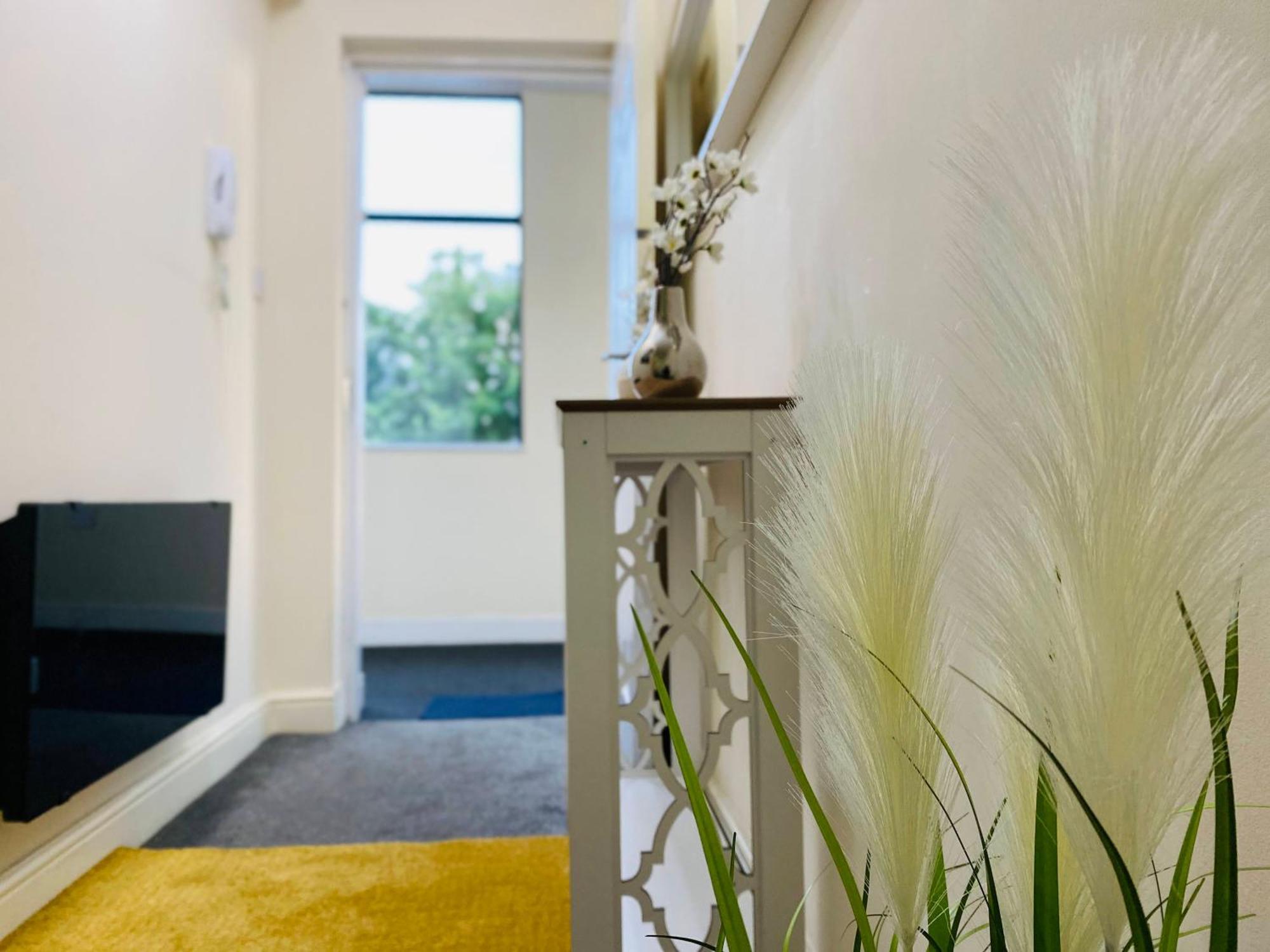 Apartment Merridale Executive Apartment, Gb Relocations Ltd - Free Parking, Free Wifi, Free Netflix